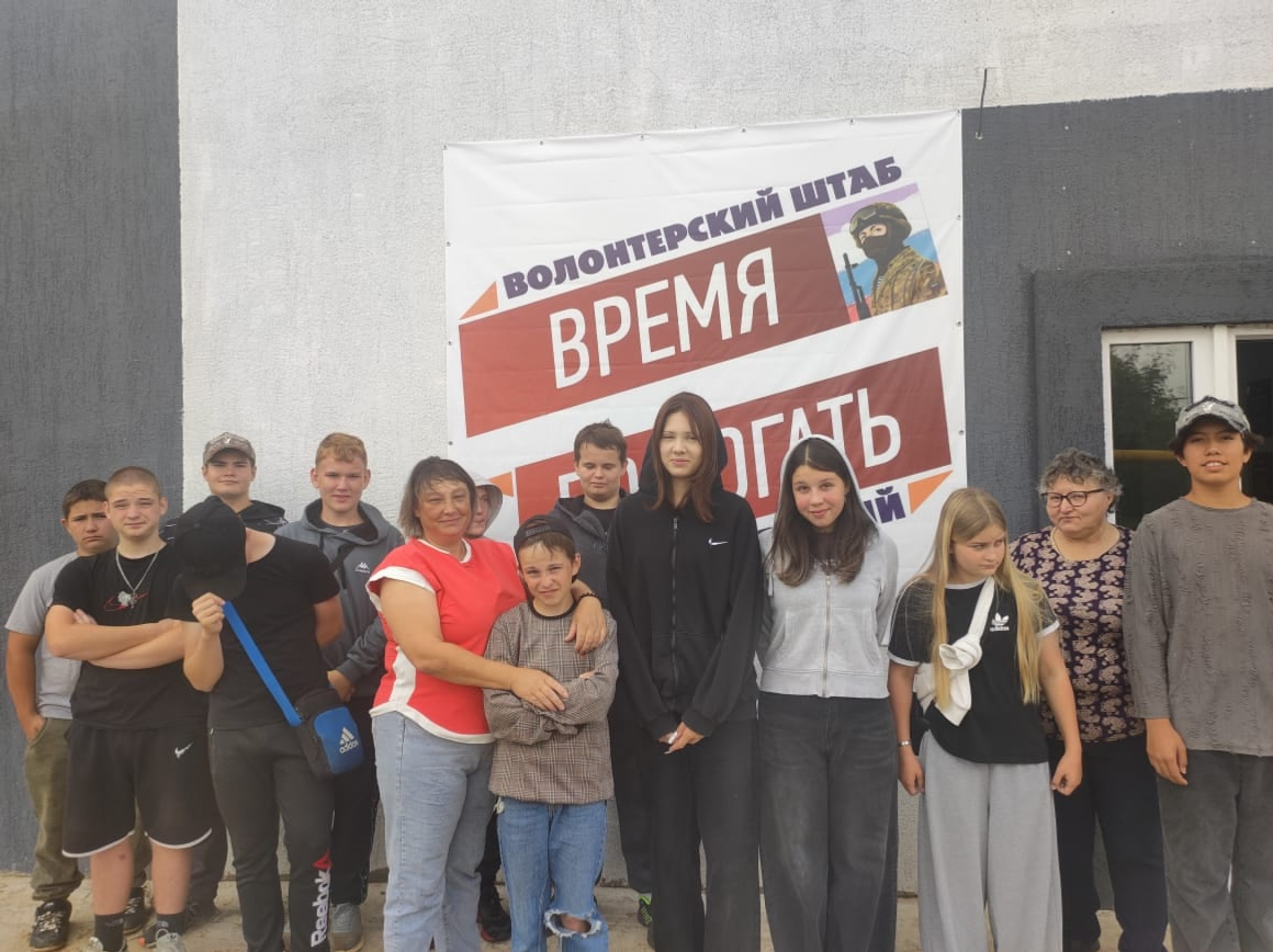 В штабе "Время помогать" прошел мастер-класс по изготовлению подушки "Кость"