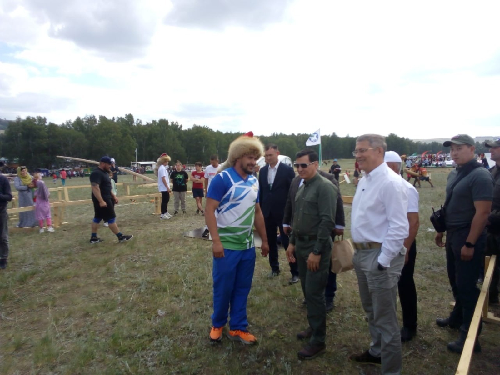 Главе Башкирии вручили сертификат калмыцкого коня