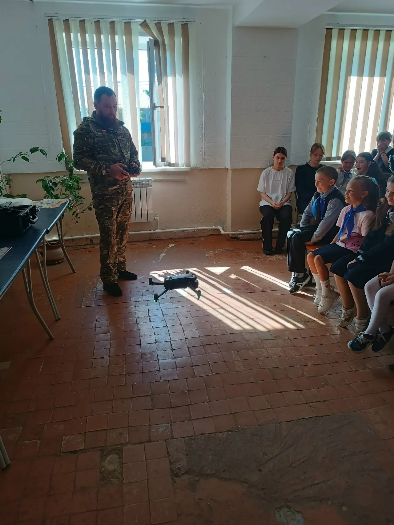 «Родину любят не на словах»: в Калтыманово приехал ветеран ВДВ и герой СВО