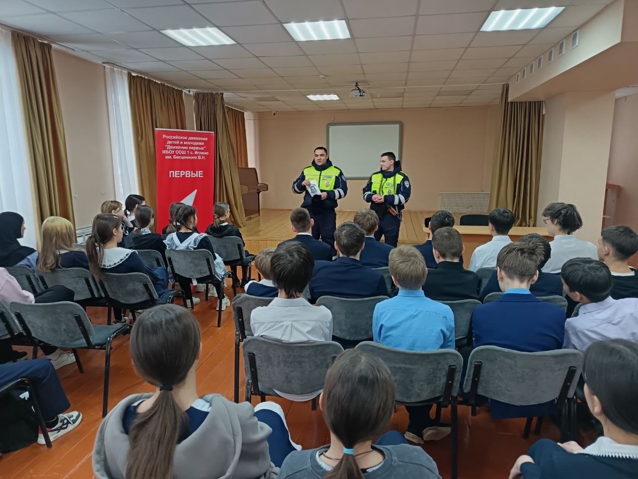 В Башкирии с учащимися СОШ N1 с. Иглино встретились сотрудники Госавтоинспекции