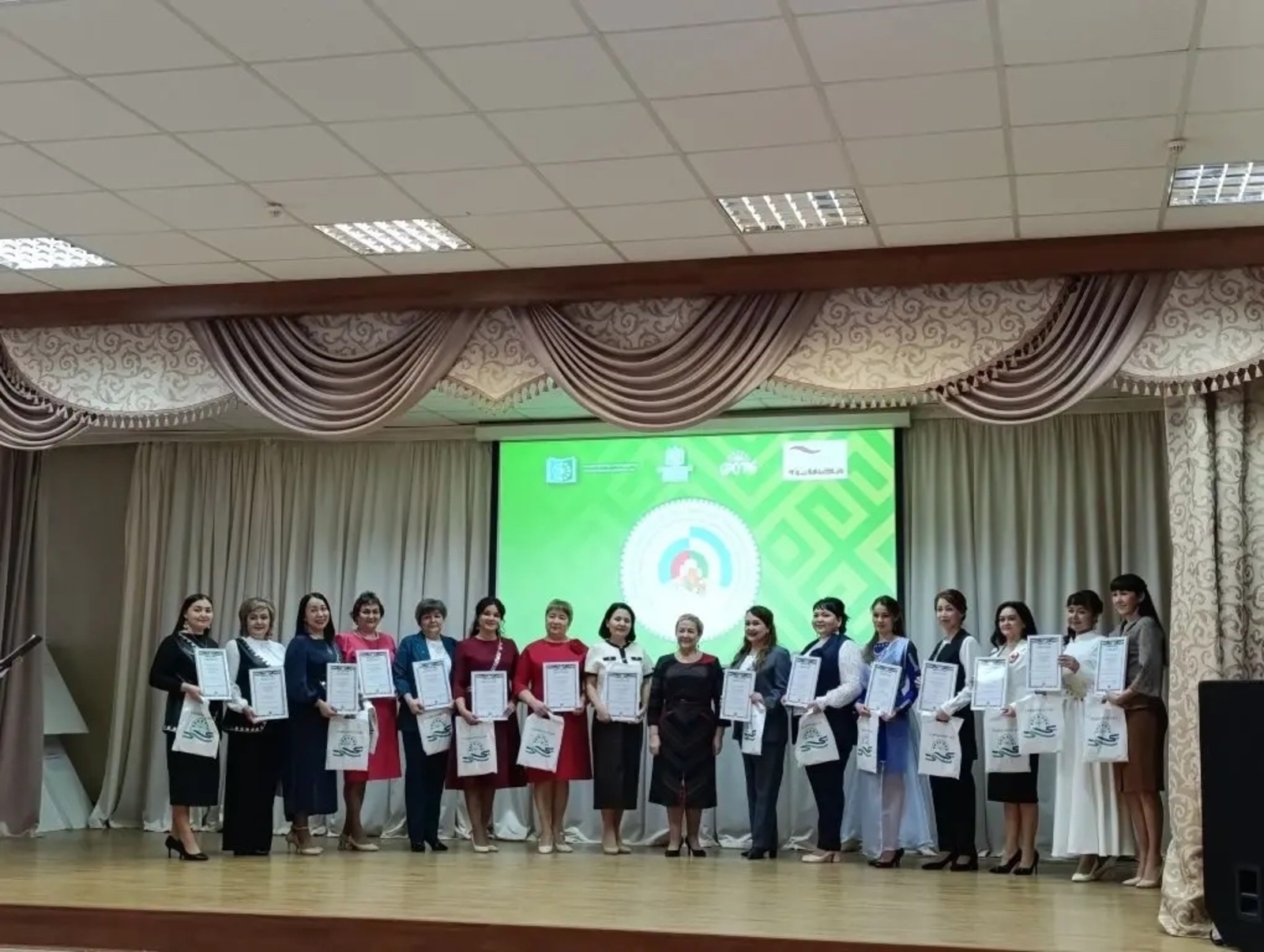 Педагог школы № 5 прошла «Блицтурнир» республиканского конкурса профмастерства