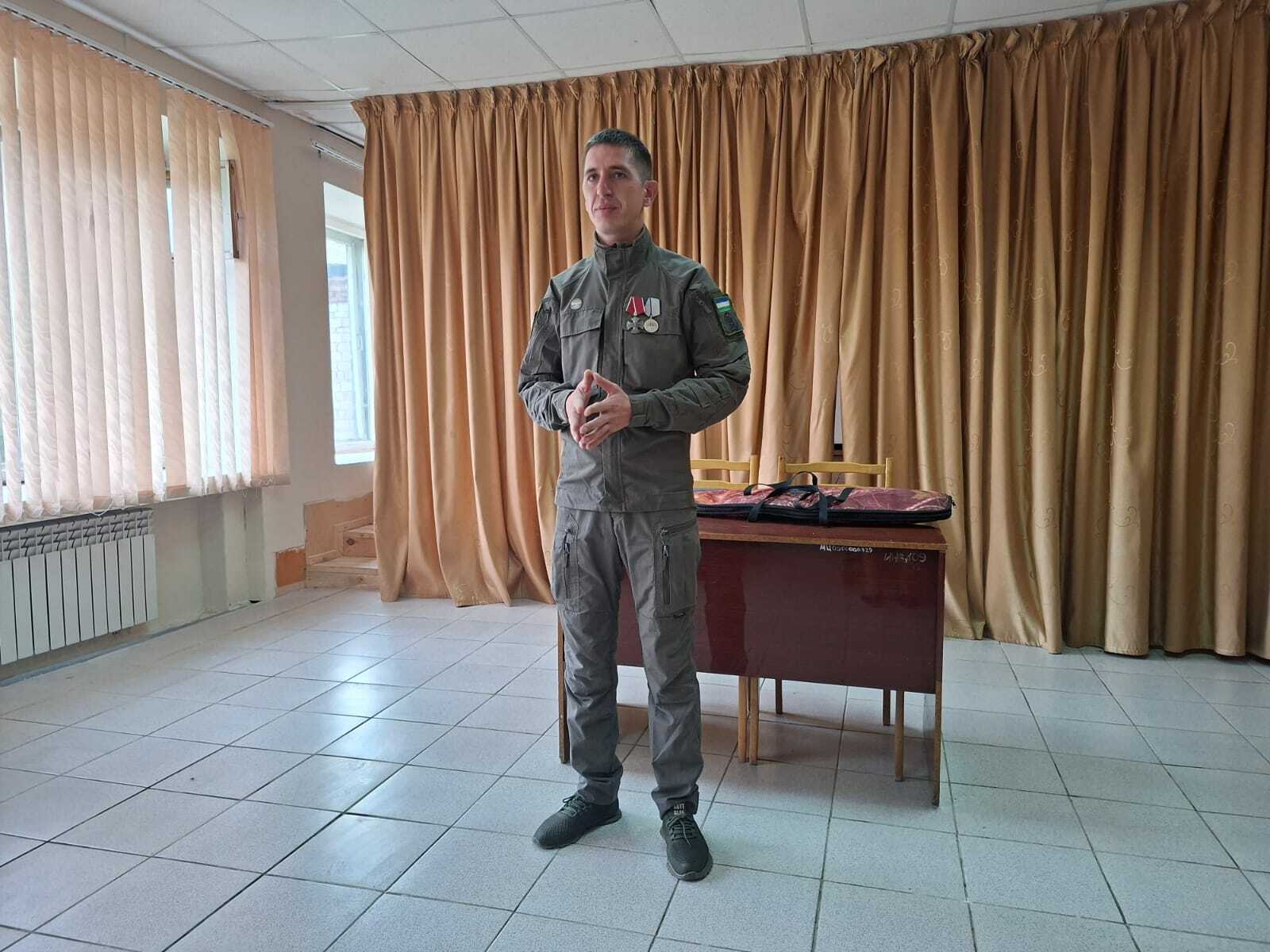 Встреча с героем: студенты встретились с участником СВО Рэдвалом Неволиным