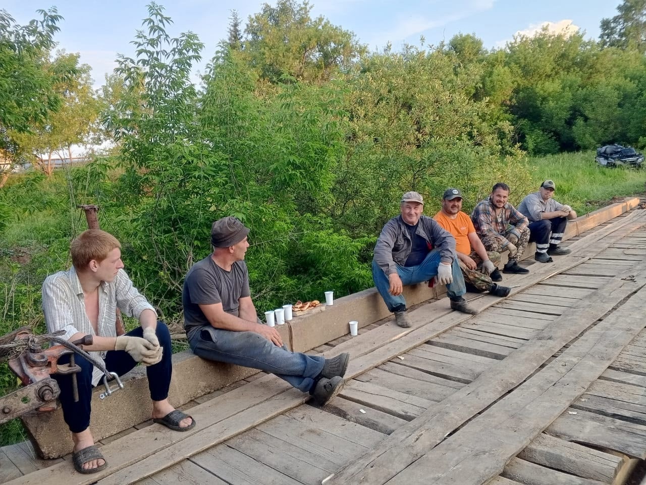 Жители Ауструмского сельского поселения  отремонтировали мост