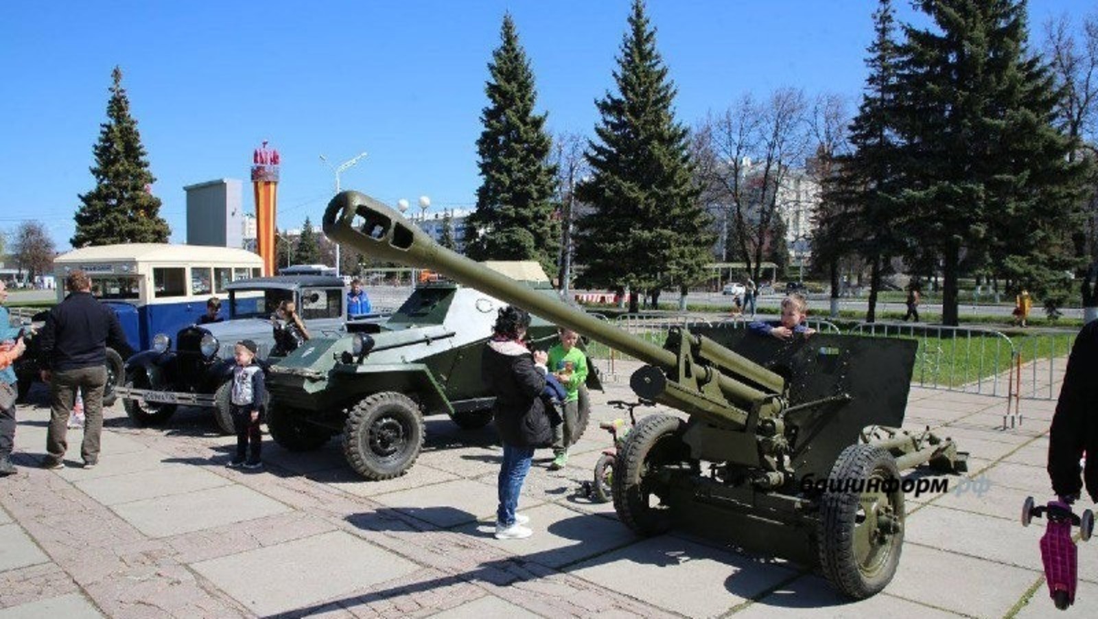 Жители Башкирии могут посетить выставку военной техники и ретро-автомобилей