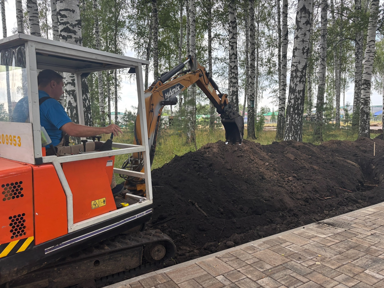 В парке Елены Иглиной в селе Иглино продолжаются работы по благоустройству