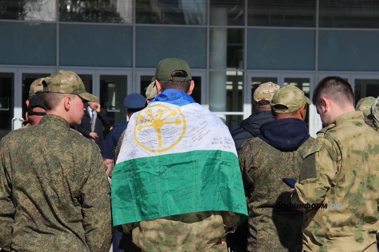 В Башкирии продлили срок единовременных выплат контрактникам СВО