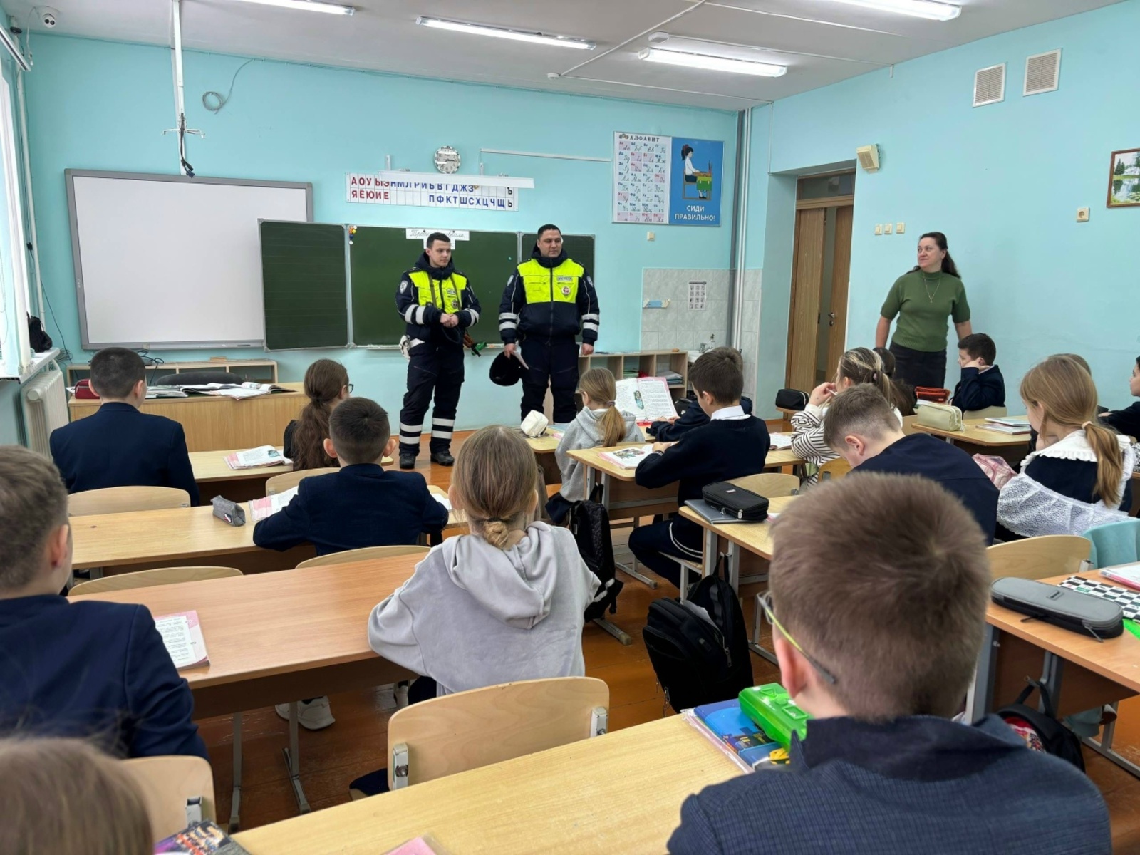 В Башкирии с учащимися СОШ N1 с. Иглино встретились сотрудники Госавтоинспекции