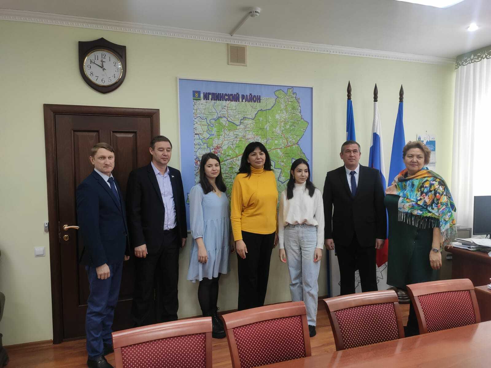 Студентки из Иглинского района, получающие высшее образование в Москве и Санкт-Петрбурге, встретились с Гюзель Насыровой