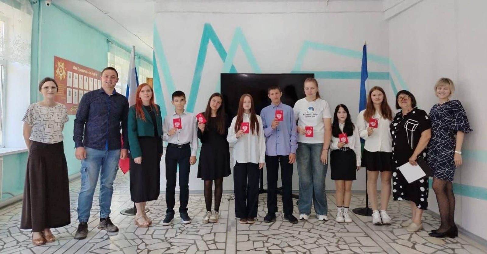 Школьникам из  села Улу-Теляк  торжественно вручили паспорта