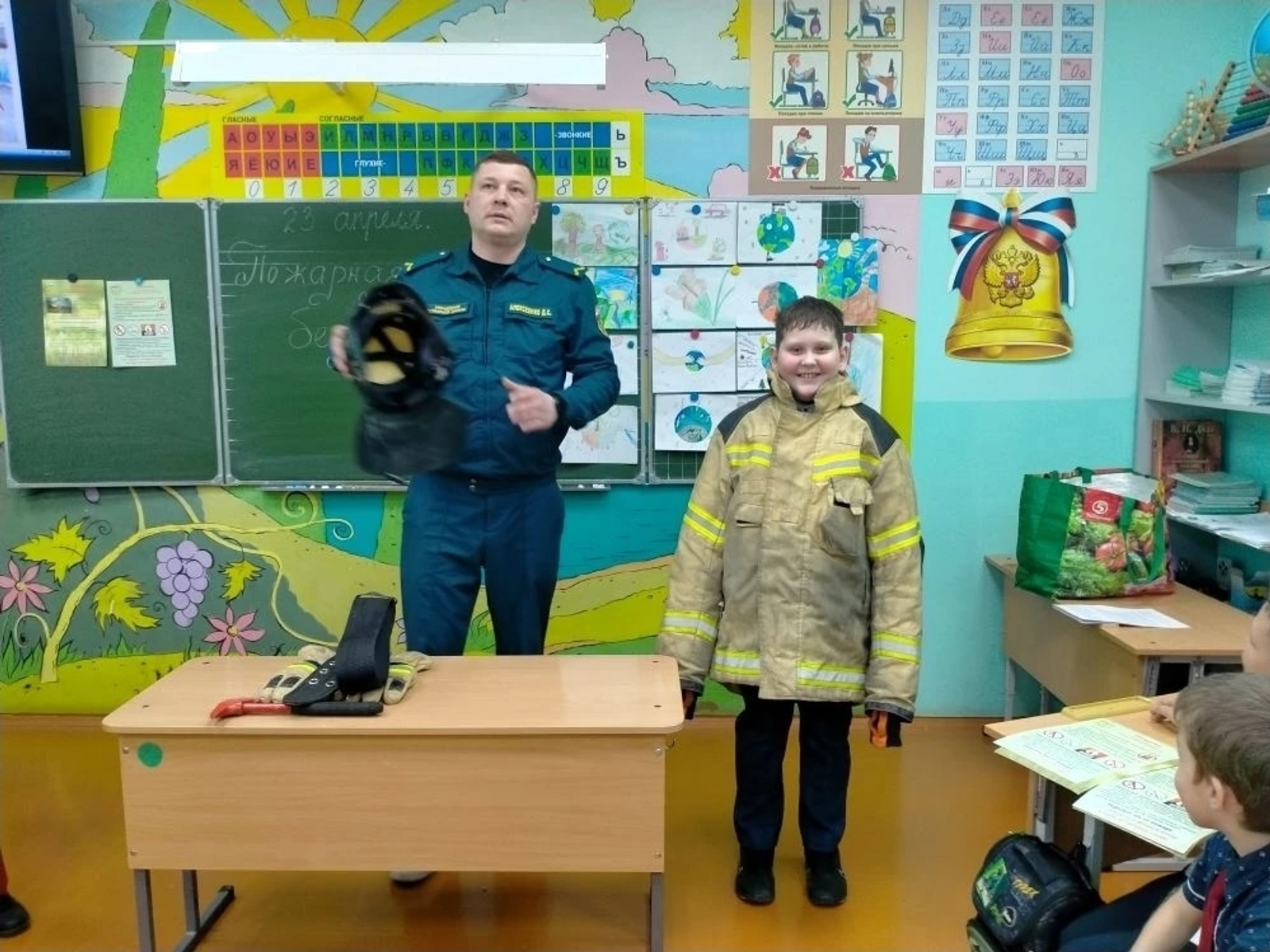 Герой рядом: пожарный приехал к акбердинским школьникам