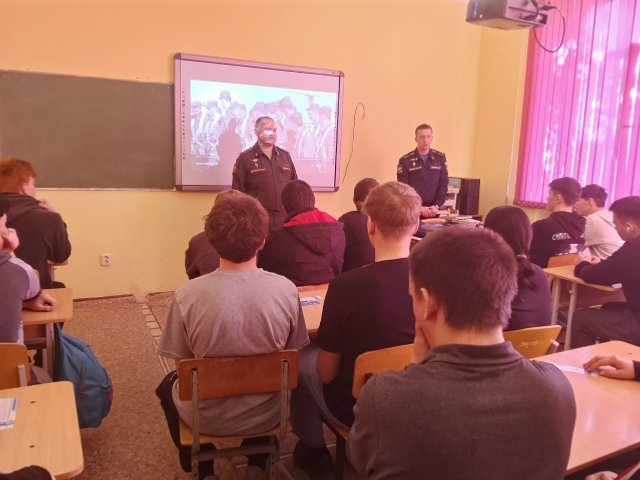 Студенты аграрного колледжа в селе Иглино встретились с офицерами