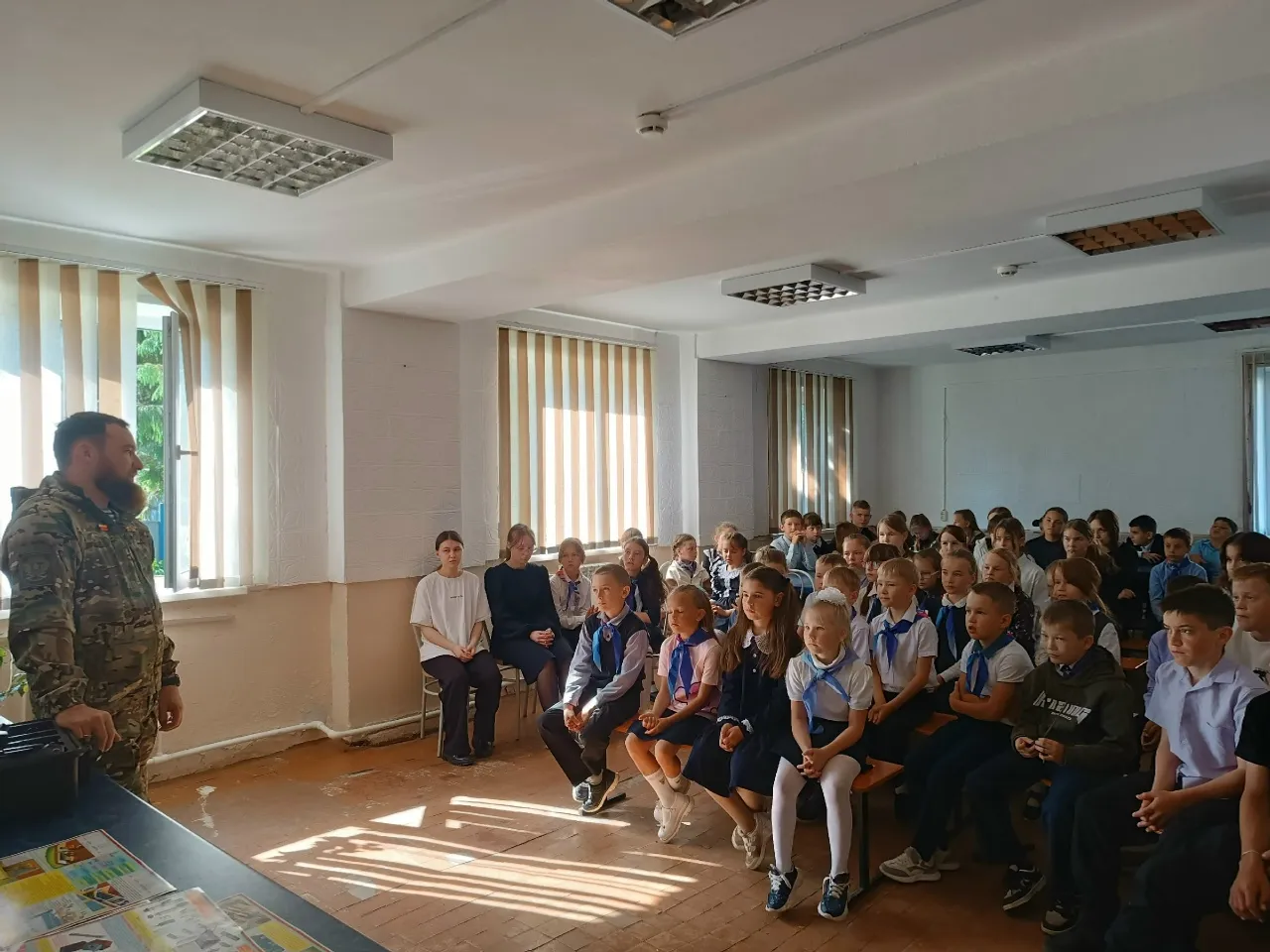 «Родину любят не на словах»: в Калтыманово приехал ветеран ВДВ и герой СВО