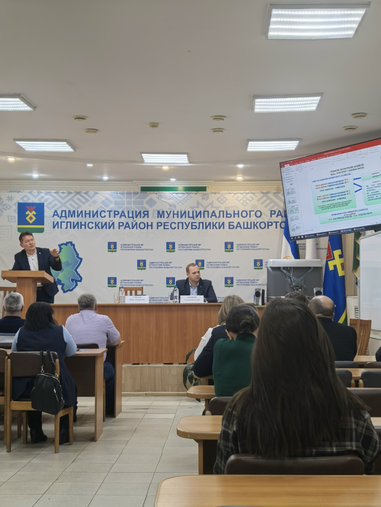 В администрации района состоялся откровенный разговор с аграриями