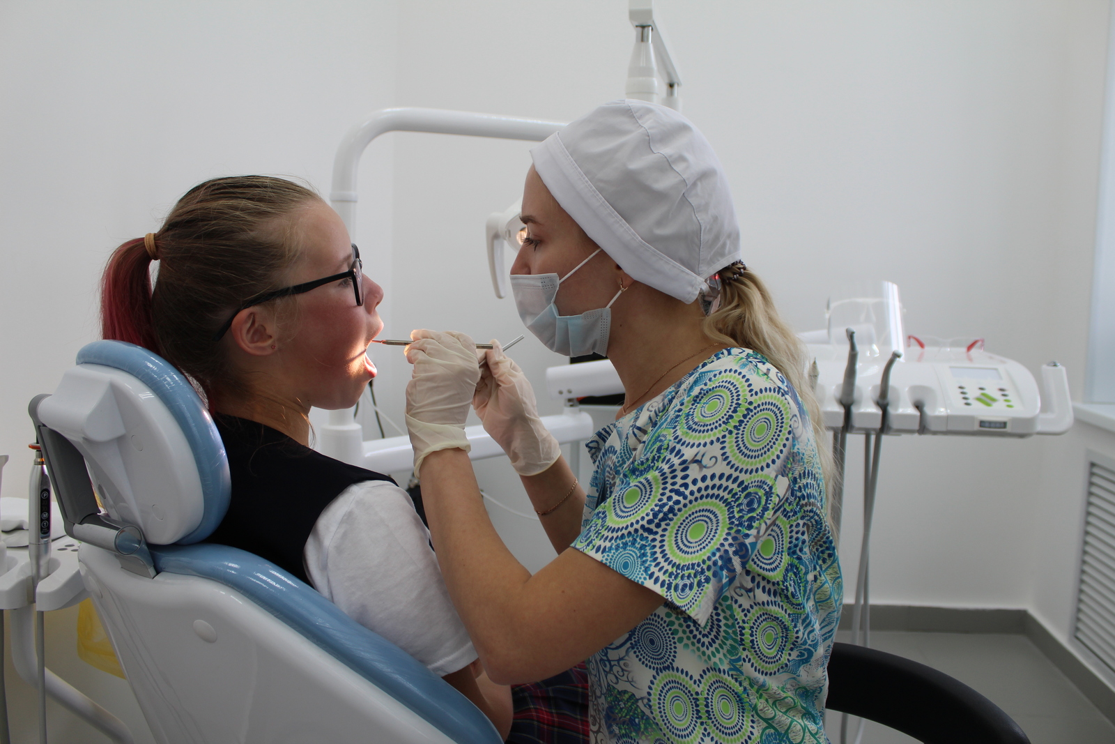В школах республики открыли 68 стоматологических кабинетов