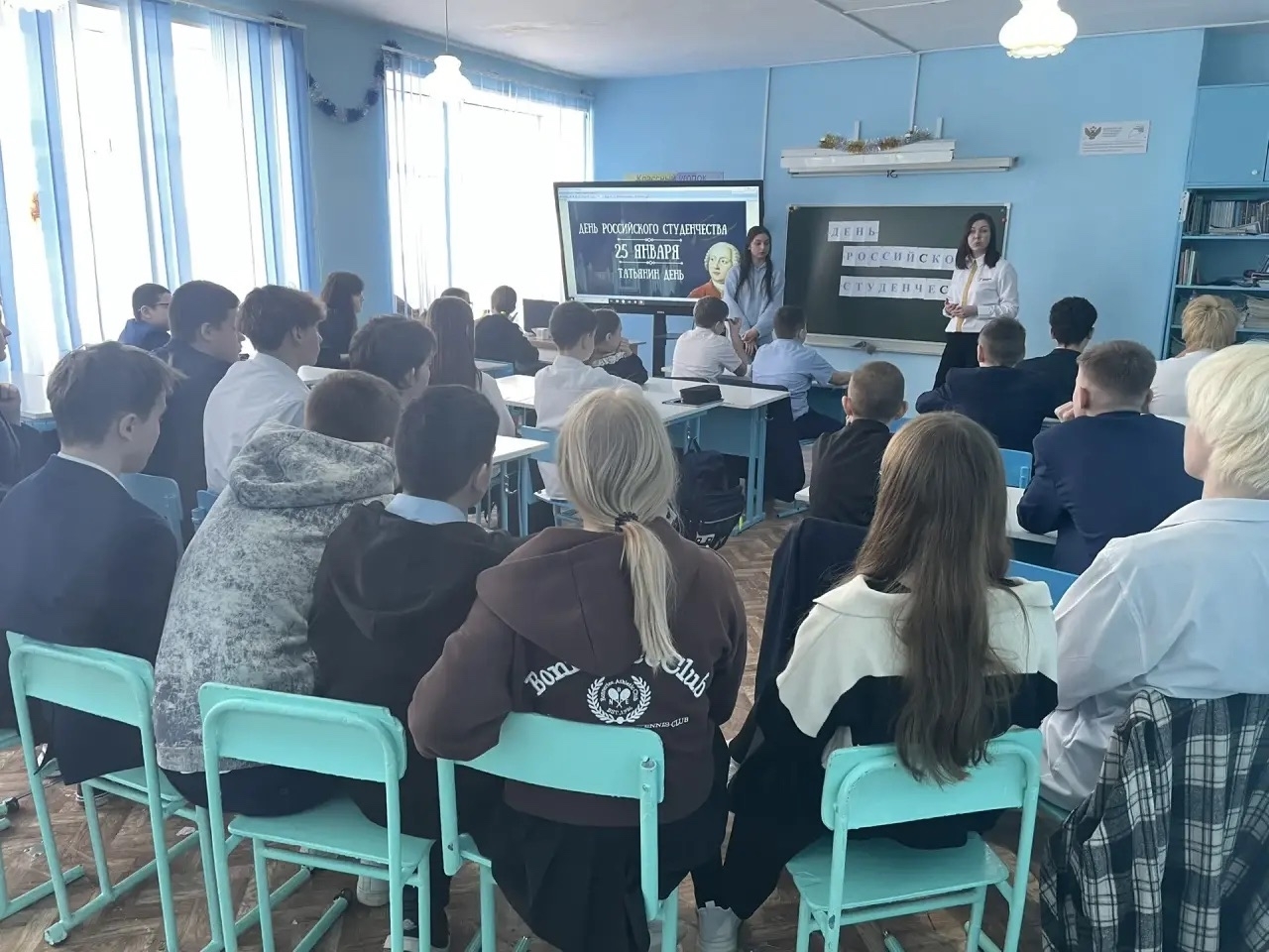 В преддверии Дня студента в Алаторке прошла встреча школьников с выпускницей