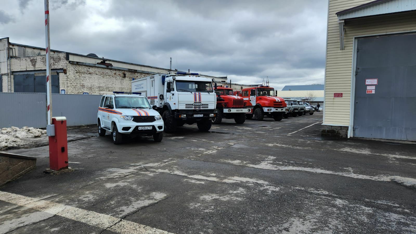 Башкирия направляет в Оренбургскую область спасателей и технику