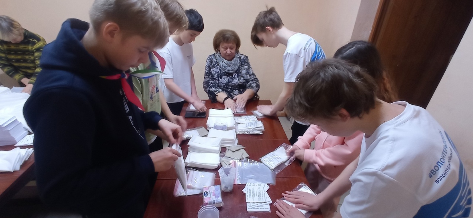 Команда волонтеров Иглинского района работает в штабе «Все для Победы!»